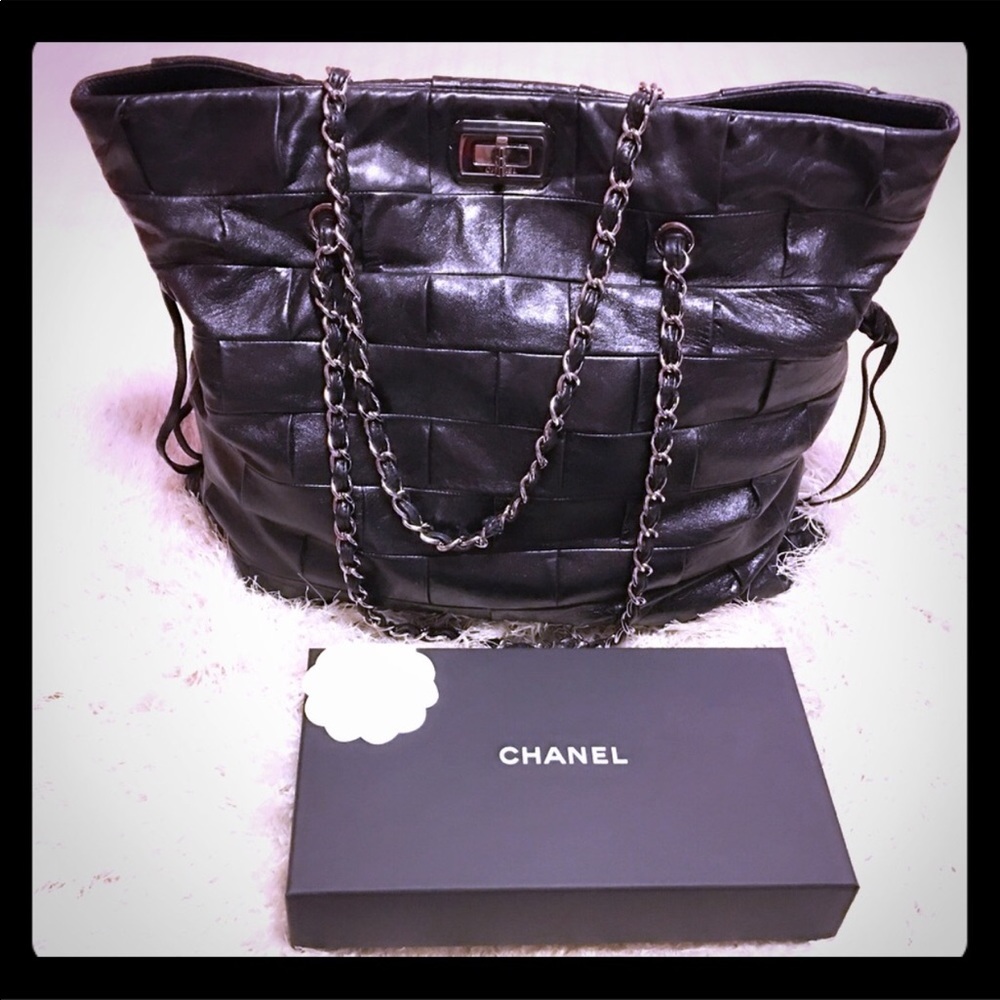 🌺SOLD 🌺Chanel glazed leather shoulder tote - Picture 1 of 11